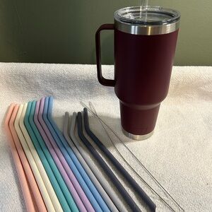 Yeti 42oz Straw Mug in Wild Vine Red